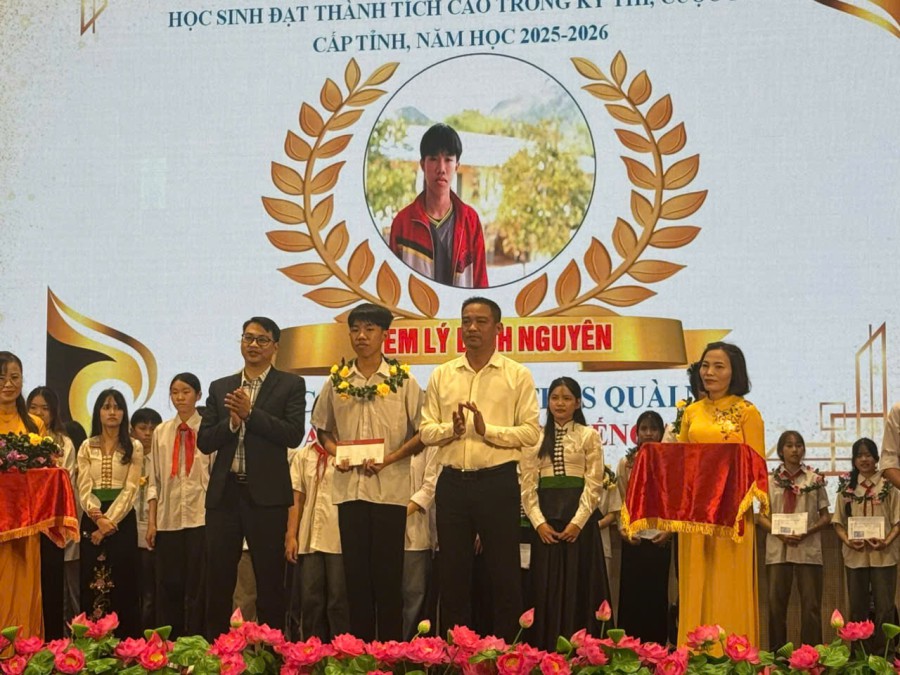 HỌC SINH TRƯỜNG THCS QUÀI NƯA THAM DỰ BUỔI GẶP MẶT, BIỂU DƯƠNG, KHEN THƯỞNG HỌC SINH GIỎI CẤP TỈNH, NĂM HỌC 2025-2026