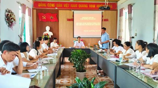 Chi bộ trường THCS Quài Nưa tổ chức sinh hoạt thường kỳ tháng 5 và sinh hoạt chuyên đề quý II năm 2026